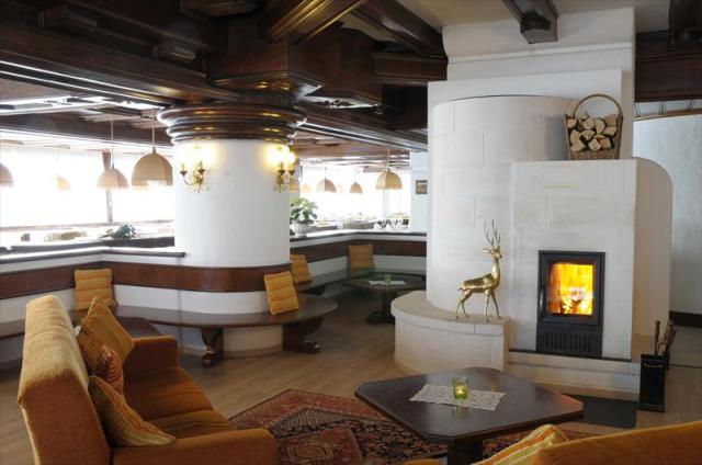 HOTEL-CORONA-CAMINETTO.JPG