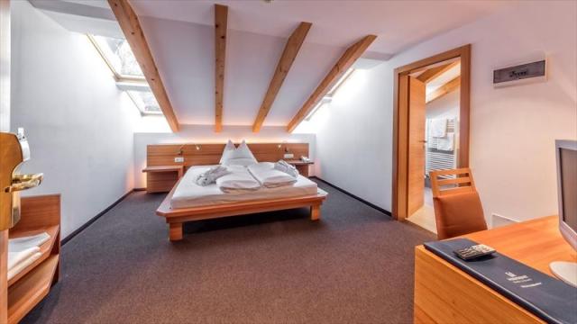 DOUBLEROOMCOMFORTATTICWITHOUTBALCONY.JPG