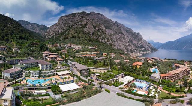 HOTEL-ROYAL-VILLAGE-LIMONE-SUL-GARDA-LAGO.JPG