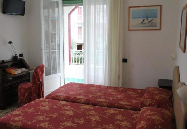 HOTEL-GARDEN-CAMERA-STANDARD2.JPG