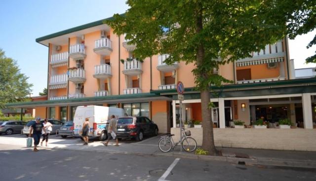VIALE AURORA_MONO A1-3.JPG