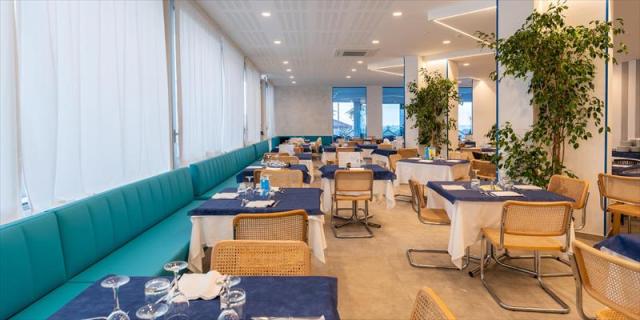 RISTORANTE-INTERNO-HOTEL-BELLEVUE-PESARO-DESK.JPG