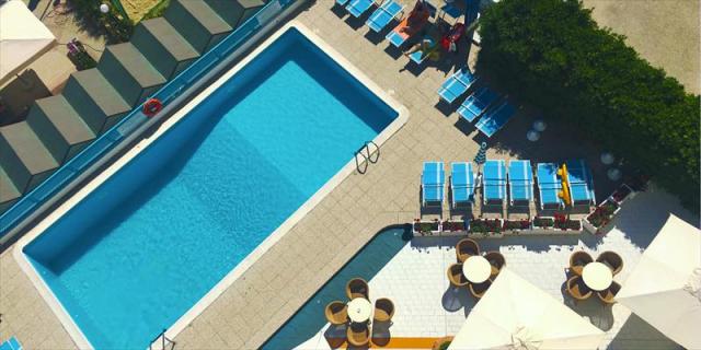 PISCINA-HOTEL-BELLEVUE-DESK-2.JPG