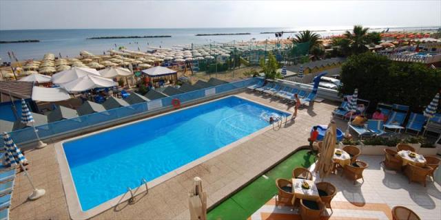 SPIAGGIA-CONVENZIONATA-BELLEVUE-DESK.JPG