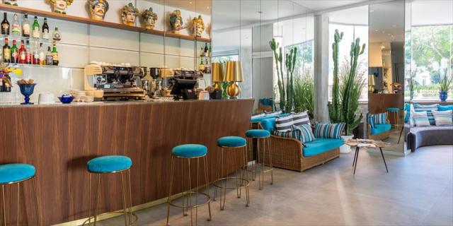 BAR-HOTEL-BELLEVUE-PESARO-DESK.JPG