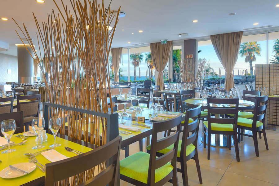 FOUR-VIEWS-OASIS-MADEIRA-HOTEL-ACQUAMARINA-RESTAUR.JPG