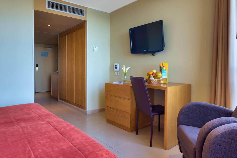 FOUR-VIEWS-OASIS-MADEIRA-HOTEL-QUARTO-VISTA-MAR-PA.JPG