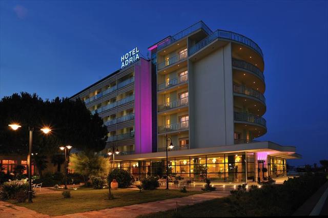 EXTER BY NIGHT (2).JPG