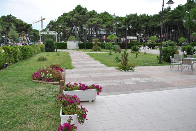 GARDEN.JPG