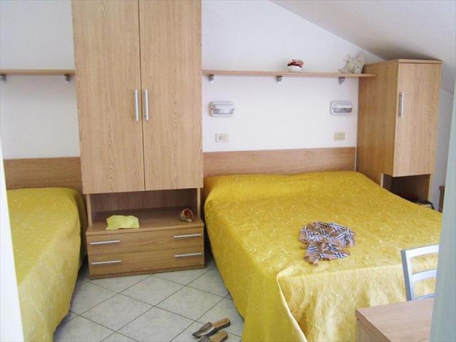 DBL ROOM WITH 1 EXTRA BED.JPG