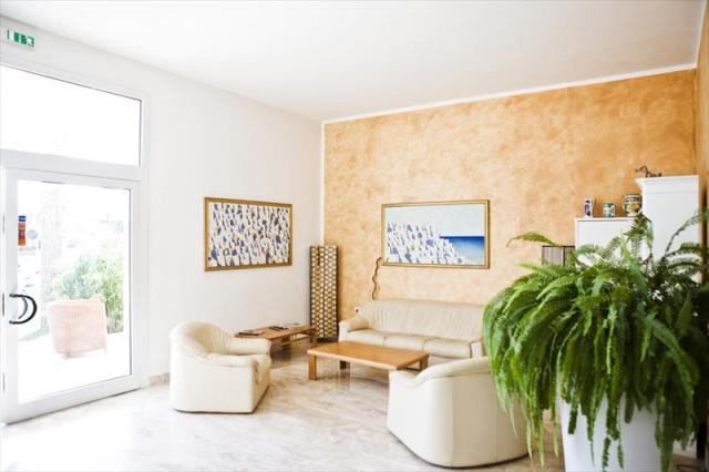 CITY BEACH_LOBBY 2.JPG