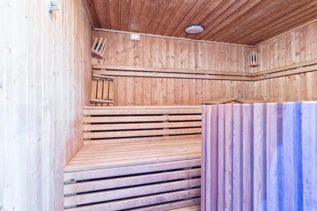 299-05-JOLANDA-SANZENO-SAUNA-ALL.JPG