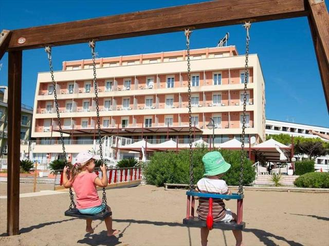 FAMILY-HOTEL-CAORLE.JPG