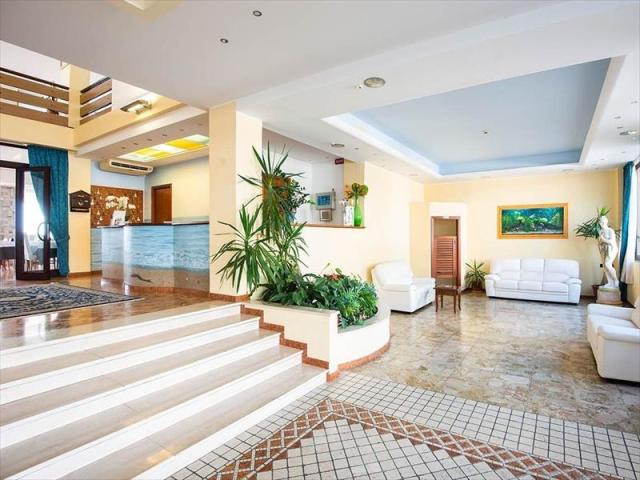 HALL-HOTEL-CAORLE-2.JPG