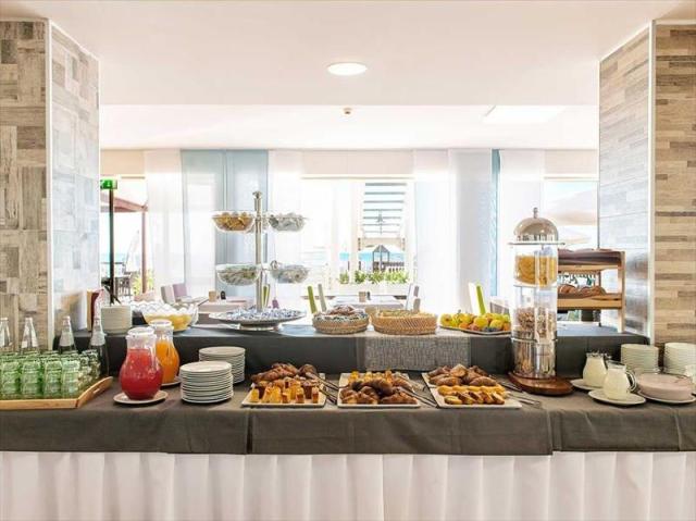 COLAZIONE-FRONTEMARE-HOTEL-CAORLE.JPG