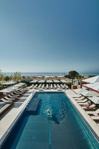 2205BB_FALKENSTEINER-JESOLO-POOLS_MODEL-0744_SRGB.JPG