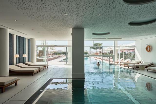 2205BB_FALKENSTEINER-JESOLO-POOLS_MODEL-0814.JPG