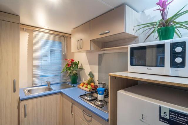 LODGE-SUPERIOR-DOG-CUCINA.JPG