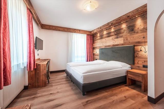 HOTEL ITALIA_CANAZEI STANDARD ROOM VI.JPG