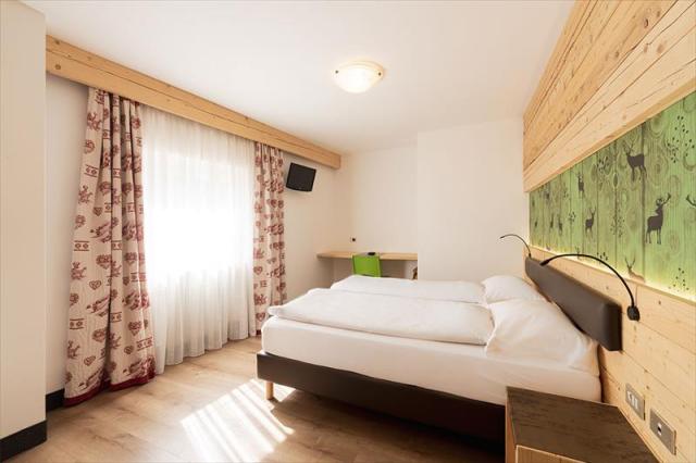HOTEL ITALIA_CANAZEI STANDARD ROOM.JPG