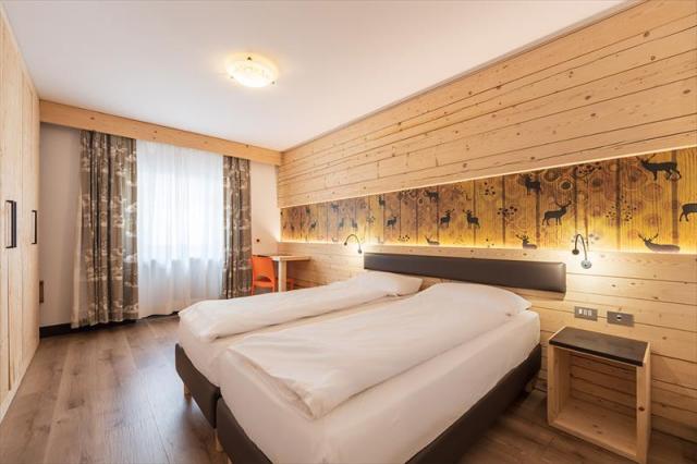 HOTEL ITALIA_CANAZEI STANDARD ROOM IV.JPG