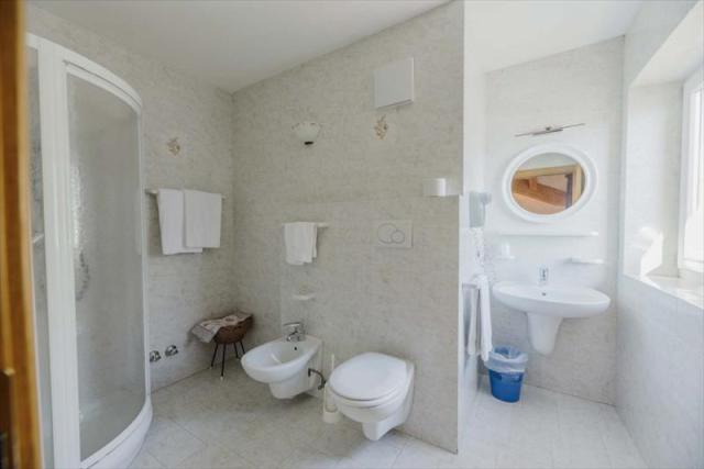 HOTELROSA-CAMERA  BAGNO.JPG