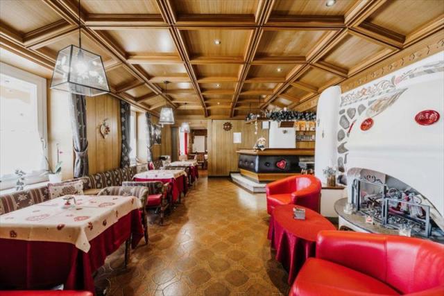HOTEL ROSA REST.JPG