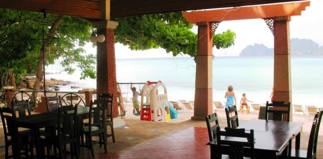 Kombinace - Phi Phi Bay View Resort ***, Phi Phi - pláž Laem Hi