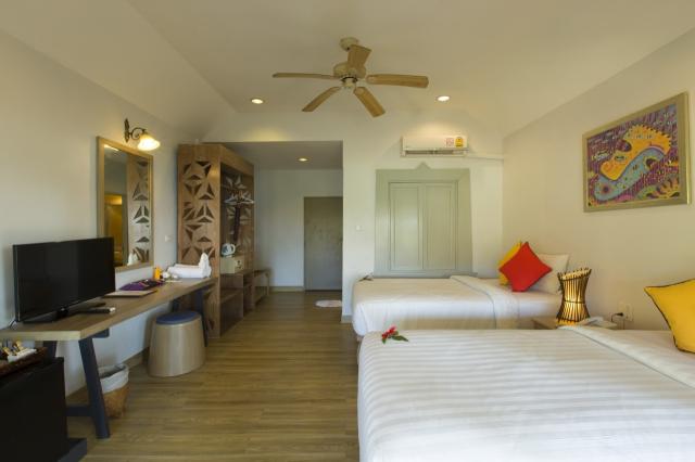 Kombinace - Phi Phi Bay View Resort ***, Phi Phi - pláž Laem Hi