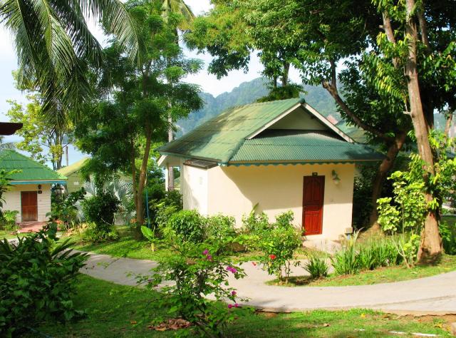 Kombinace - Phi Phi Bay View Resort ***, Phi Phi - pláž Laem Hi