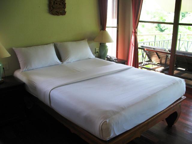 Kombinace - Phi Phi Bay View Resort ***, Phi Phi - pláž Laem Hi