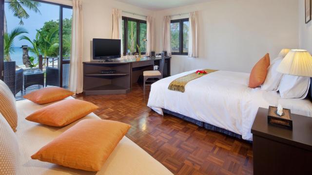 Kombinace - Holiday Inn Resort ****, Phi Phi - pláž Laem Tong, 