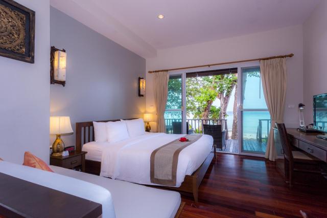 Kombinace - Holiday Inn Resort ****, Phi Phi - pláž Laem Tong, 