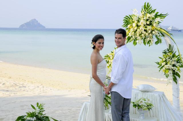 Kombinace - Holiday Inn Resort ****, Phi Phi - pláž Laem Tong, 