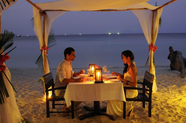 Kombinace - Holiday Inn Resort ****, Phi Phi - pláž Laem Tong, 