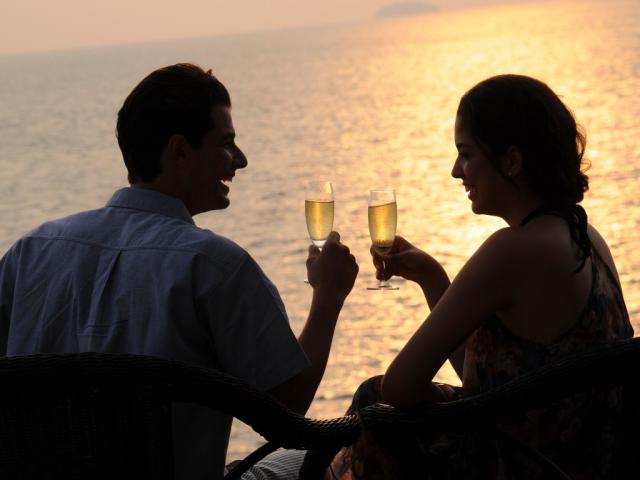 Kombinace - Holiday Inn Resort ****, Phi Phi - pláž Laem Tong, 