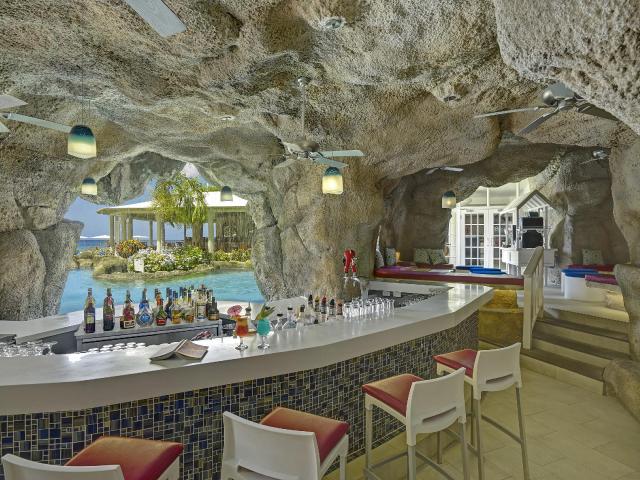 Crystal Cove Hotel , Bridgetown