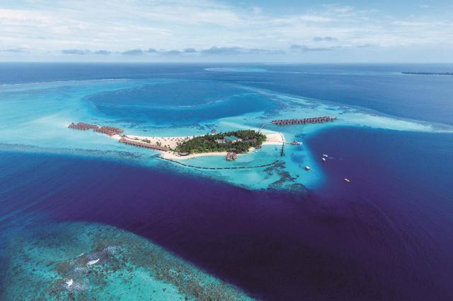 Constance Moofushi Resort