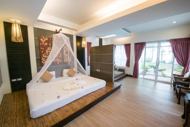 Kombinace - Koh Tao Montra ***, Ko Tao - pláž Mae Haad, Bangkok