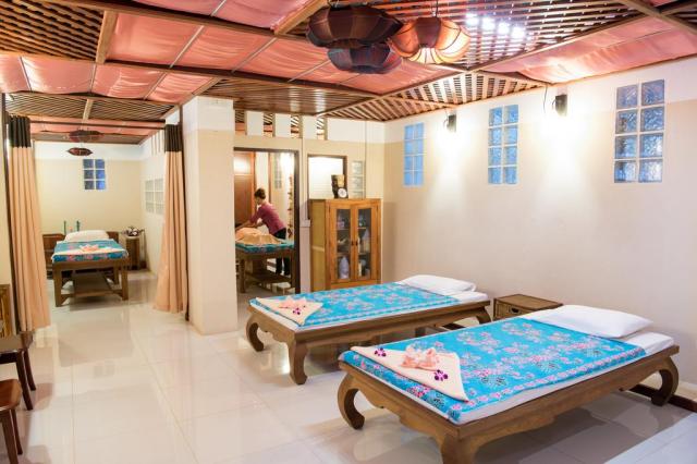 Kombinace - Koh Tao Montra ***, Ko Tao - pláž Mae Haad, Bangkok
