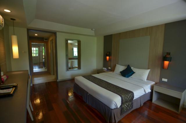 Kombinace - Nakara Long Beach Resort ***, Ko Lanta - pláž Long,