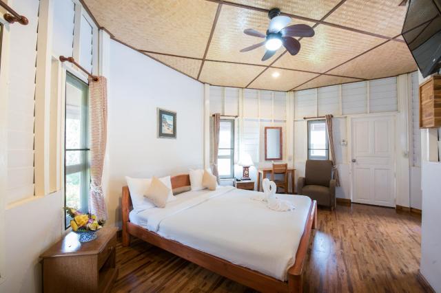 Kombinace - Koh Tao Coral Grand Resort ***, Ko Tao - pláž Saire