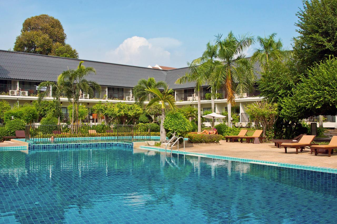 Kombinace - Sunshine Garden ***, Pattaya, Bangkok Palace Hotel