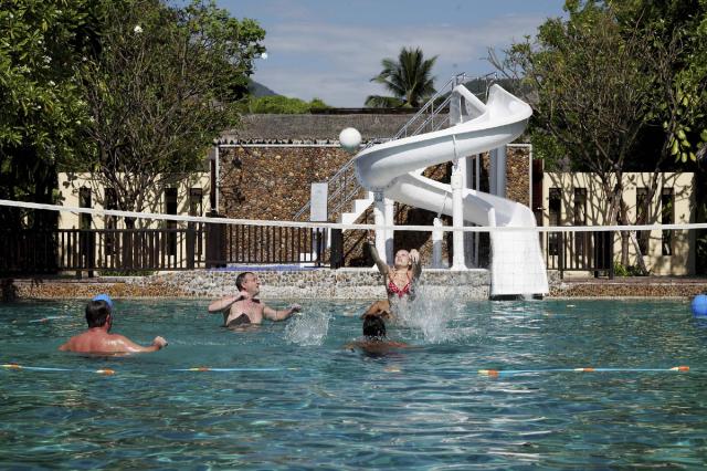 Kombinace - Centara Tropicana Resort ****, Ko Chang - pláž Klon