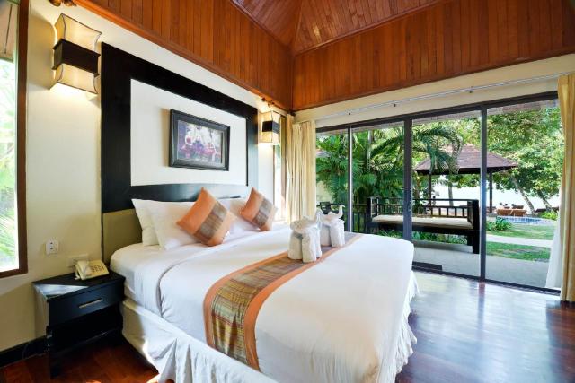 Kombinace - Kacha Resort ****, Ko Chang - pláž White Sand, Bang