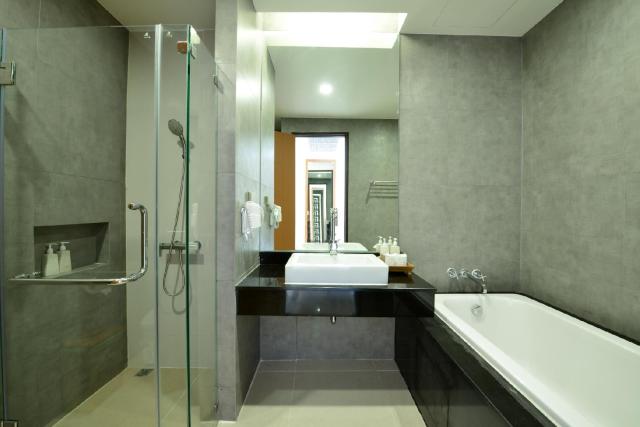 Kombinace - Kacha Resort ****, Ko Chang - pláž White Sand, Bang