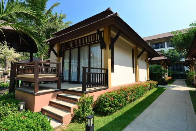 Kombinace - Kacha Resort ****, Ko Chang - pláž White Sand, Bang