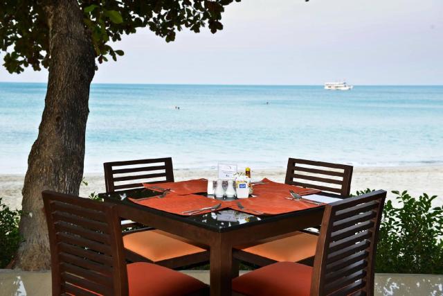 Kombinace - Kacha Resort ****, Ko Chang - pláž White Sand, Bang