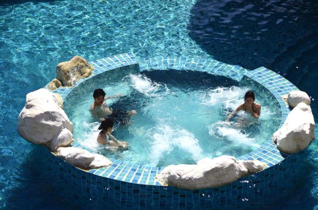 Kombinace - Kacha Resort ****, Ko Chang - pláž White Sand, Bang