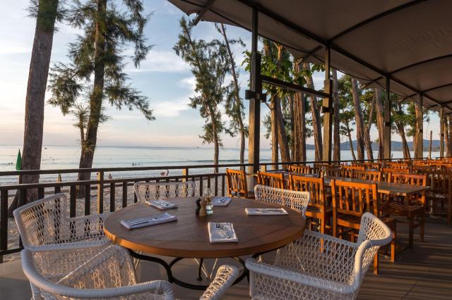 Kombinace - Sunwing Bangtao Beach ****, Phuket, Bangkok Palace 
